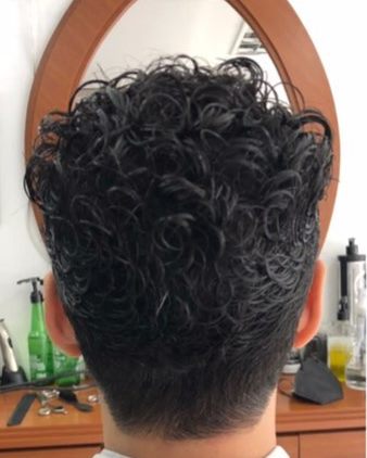 Cabelo cacheado com acabamento finalizado